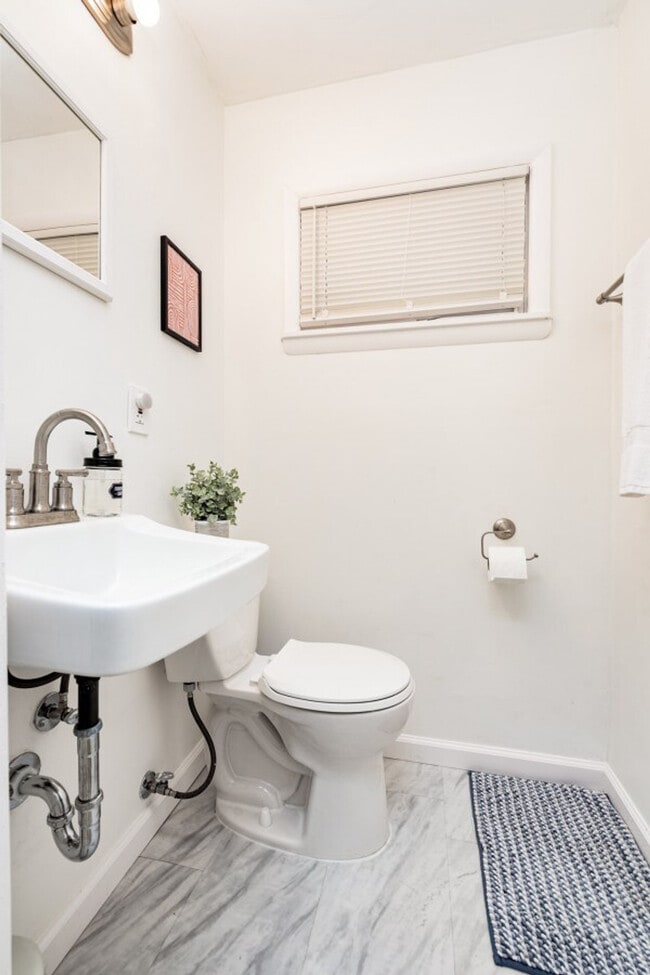 Building Photo - 4421 Picajune Ave