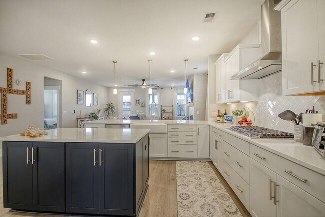 Building Photo - Refined Living in Midtown Nexton