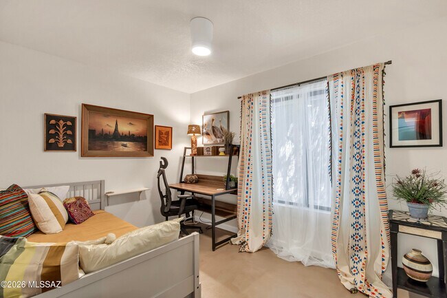 Building Photo - 2549 N Palo Santo Dr