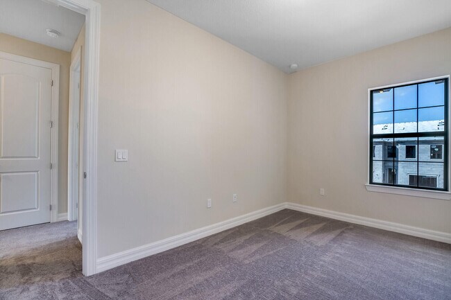 Building Photo - 8656 Escue St