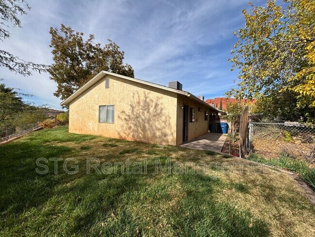 Building Photo - 325 N Main St