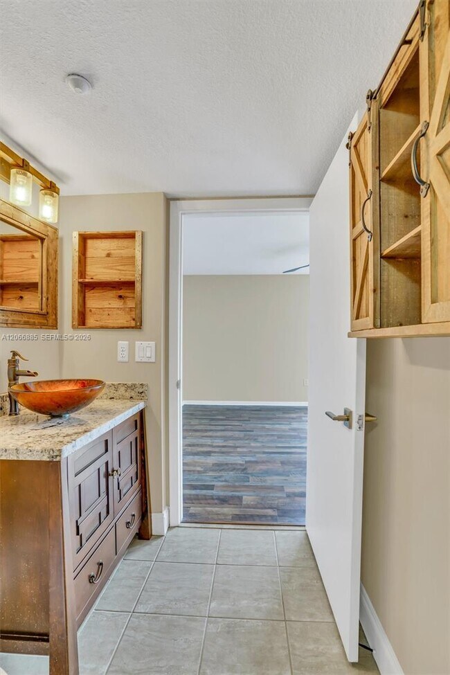 Building Photo - 9537 Weldon Cir