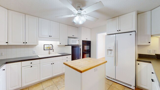 Building Photo - 4015 Freedom Way