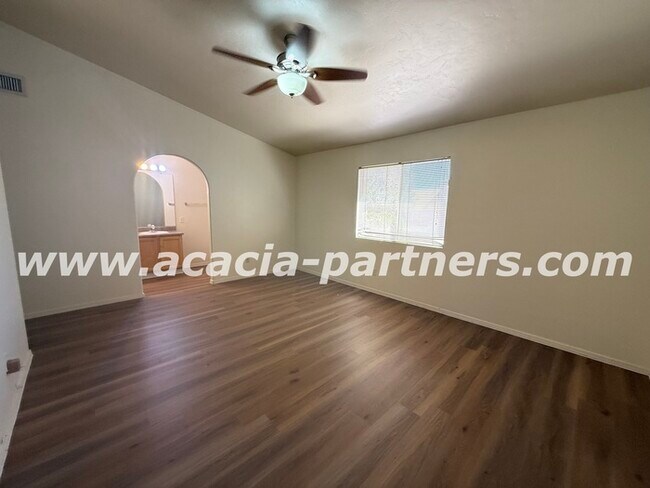 Building Photo - Four Bedroom in Rita Ranch