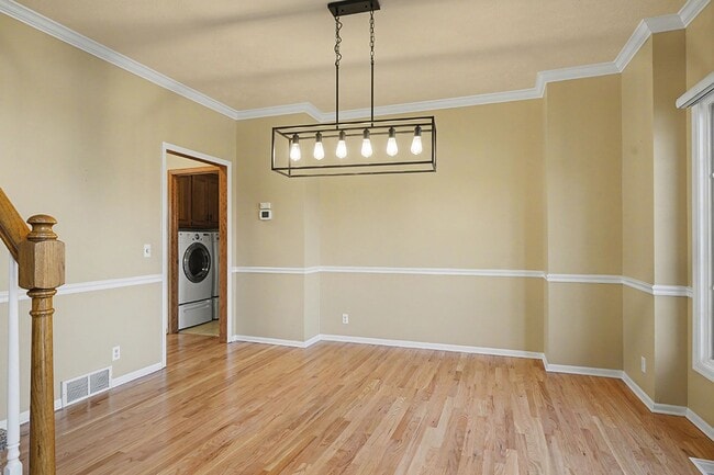 Building Photo - Spacious 4br/4.5 ba Home in Millard Mission Park Neighborhood. Huge Yard, 3 Car Garage