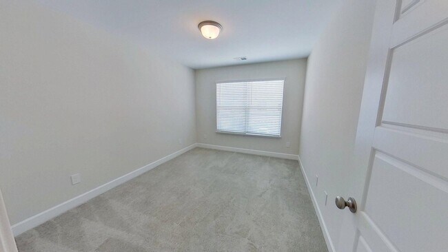 Building Photo - 327 Hollenbeck Pl