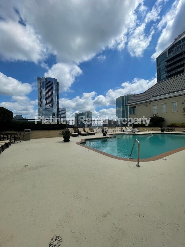 Building Photo - 3334 Peachtree Rd NE