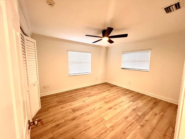 Building Photo - 9400 Listow Terrace