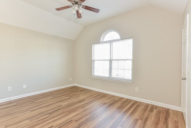 Building Photo - 8025 Logan Dr