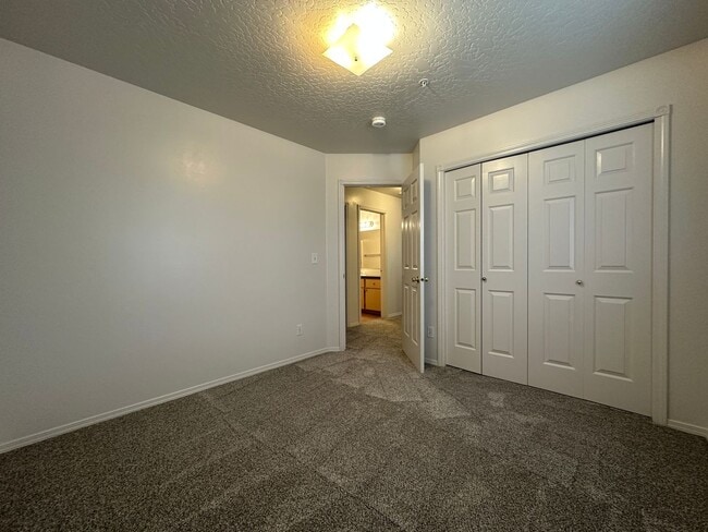 Building Photo - 2bed, 1bath Townhome W/ 1 car garage - Nampa