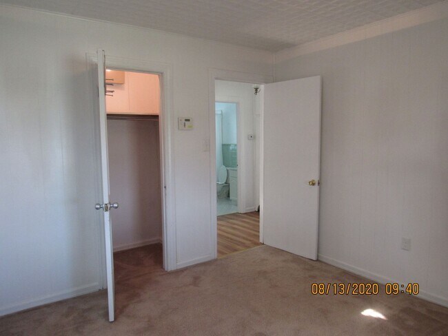 Building Photo - Located walking distance to Cameron University and Comanche Hospital !!