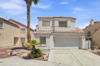 Building Photo - Bright & Spacious 3Bd Home with Vaulted Ceilings & Outdoor Kitchen