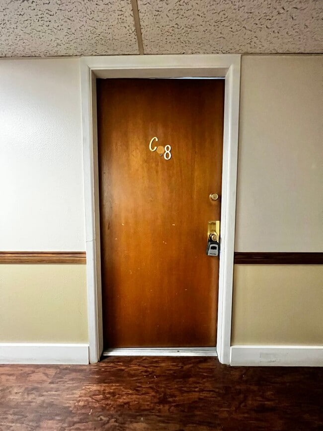 Building Photo - Robertson1005 (KC-DT)