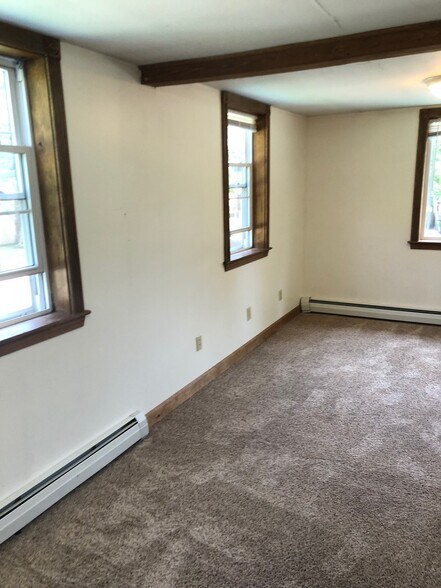 Building Photo - 686 Sebago Rd