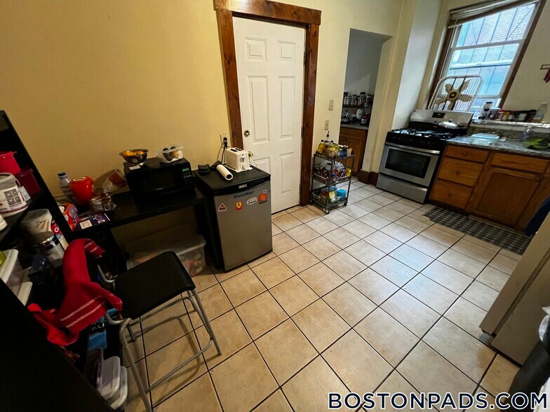 Building Photo - 4.5 Centre St