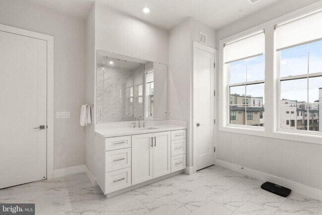 Building Photo - 43443 Croson Ln