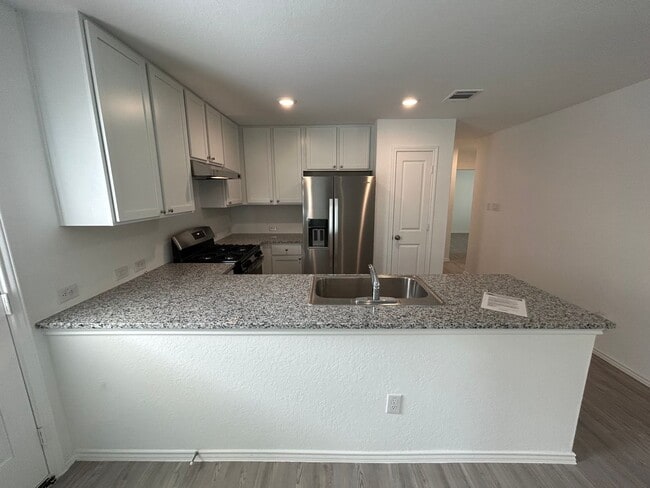 Building Photo - 3BD/2BA with Washer/Dryer Included – Fenced Yard, Garage & Community Pool!