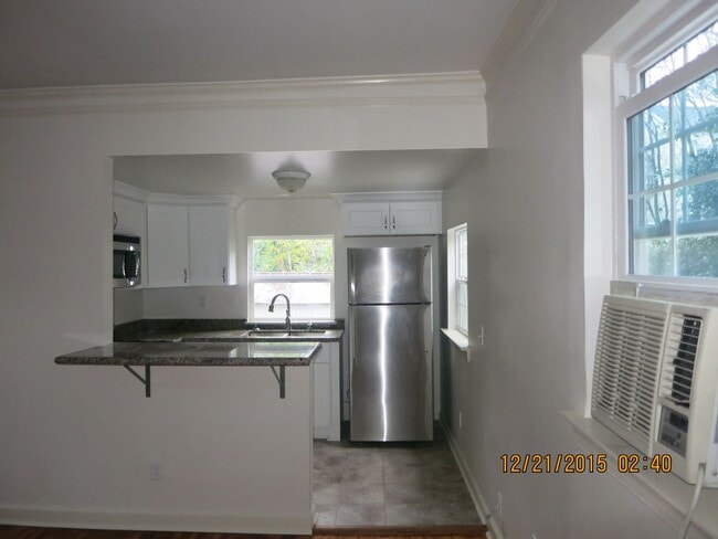 Building Photo - 4417-2 Chestnut Street