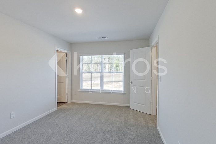Building Photo - 2461 Banyan Cir