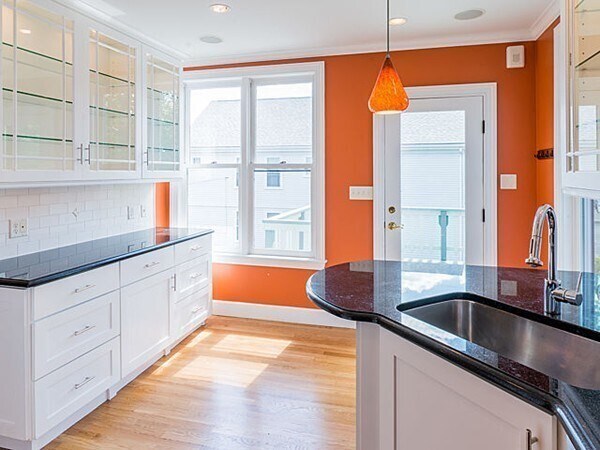 Building Photo - 832 Belmont St