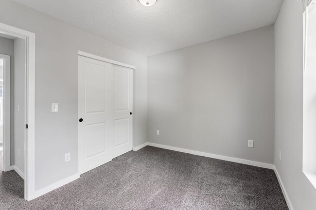 Building Photo - 386 N Franklin St