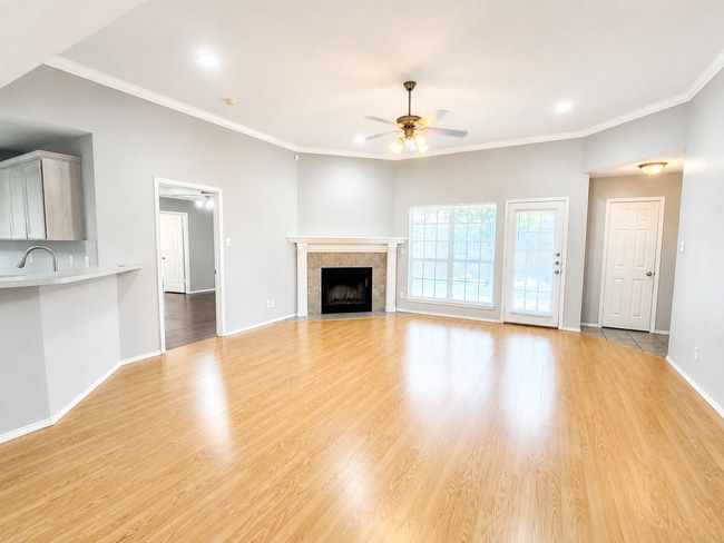 Building Photo - 4302 Pinon Ridge Dr