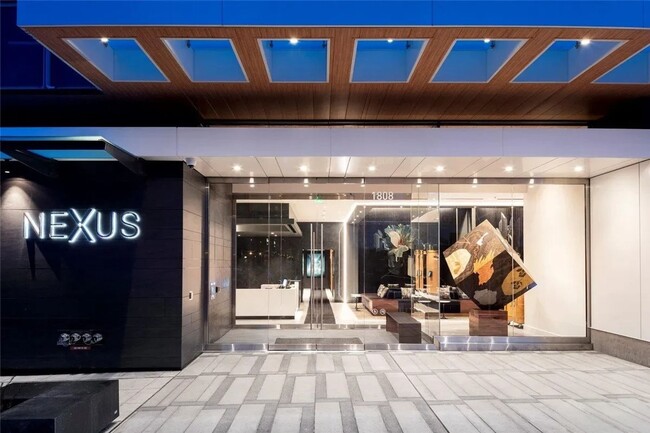 Building Photo - Bright and Modern World-Class Condo