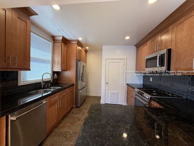 Building Photo - 2951 Madera Ave