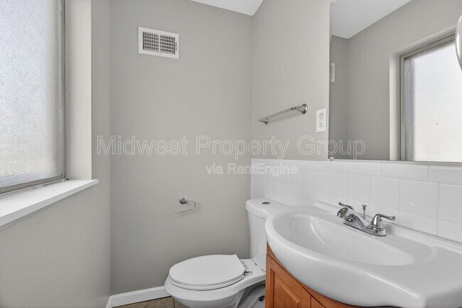 Building Photo - 2228 Duchess Dr