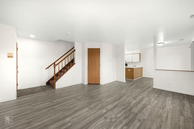Building Photo - Two Bedroom Condo in Wheaton