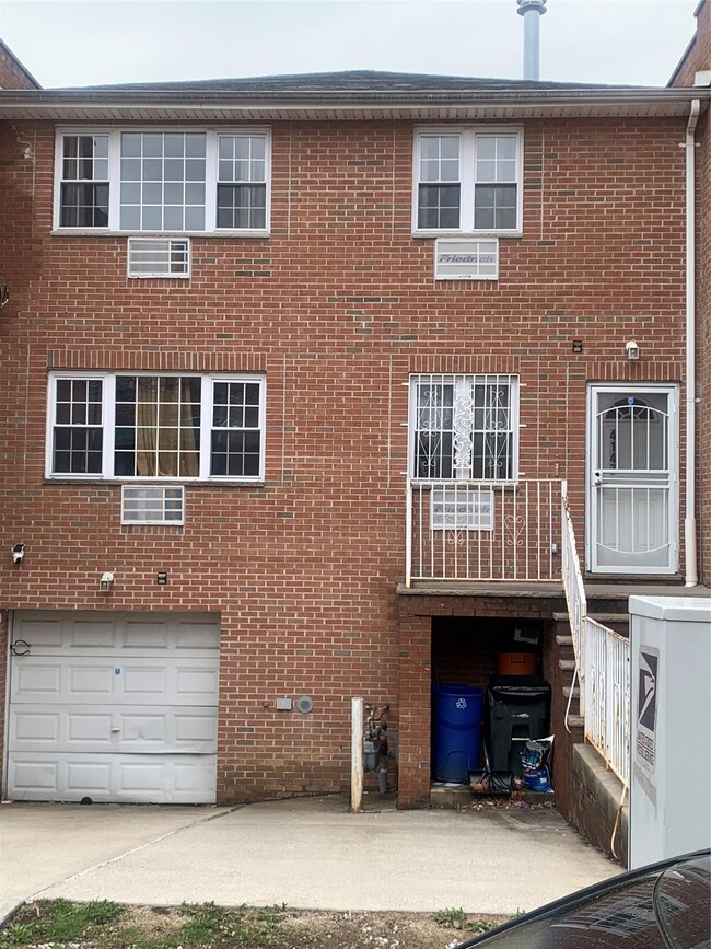 Building Photo - 4147 Wilder Ave