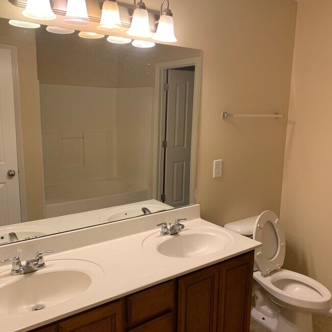 Building Photo - Coming Soon! Nice 3 bedroom house in convenient location