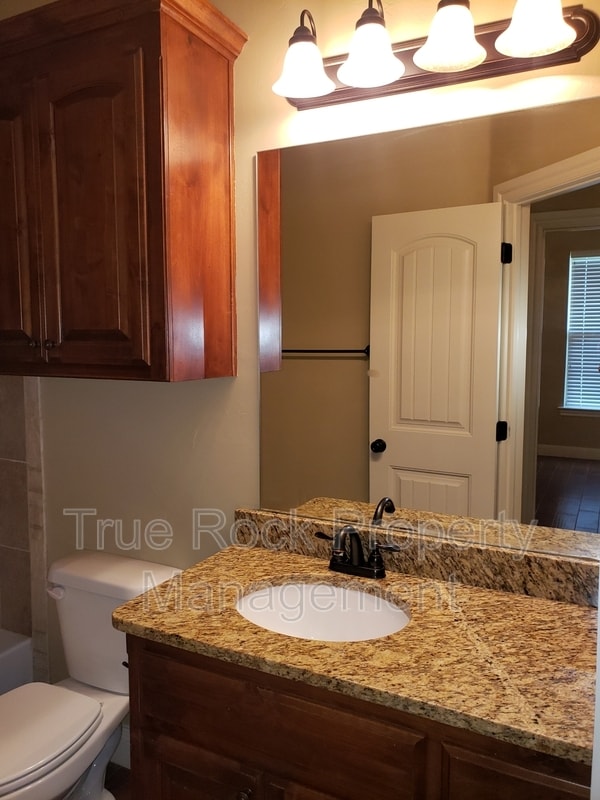 Building Photo - 1409 N Monte Vista St