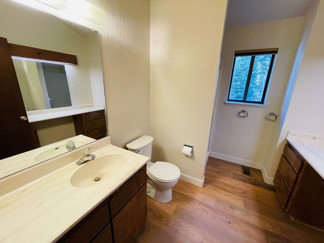 Building Photo - Spacious 4 bed 3 bath house for RENT in So...