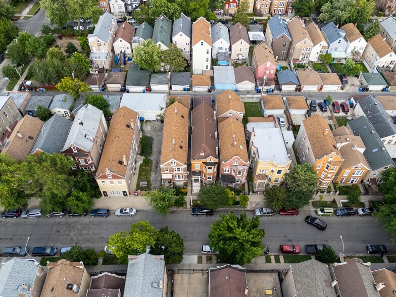 Building Photo - 2321 S Albany Ave