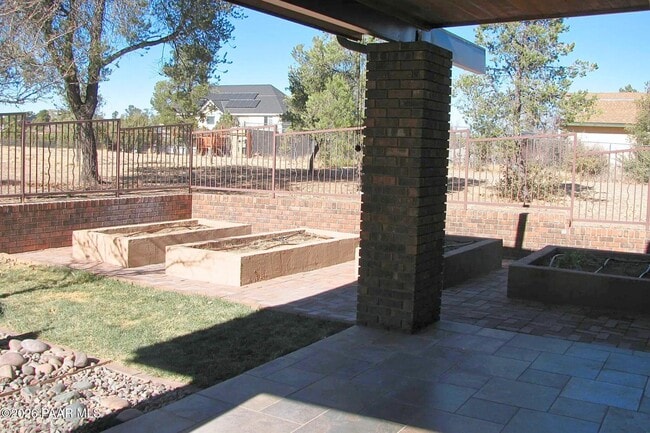 Building Photo - 2550 Love Ln