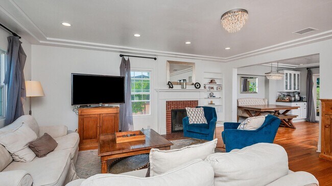 Building Photo - Single story, 4 bedroom, plus detached off...