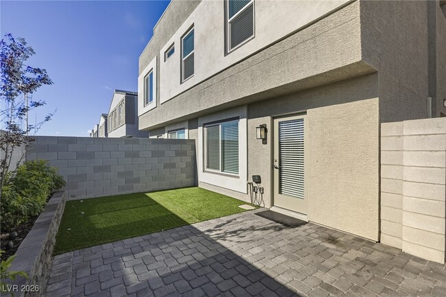 Building Photo - 4971 Aitana Ave