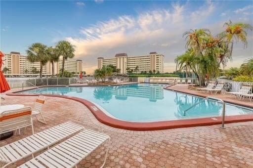 Building Photo - 4775 Cove Cir