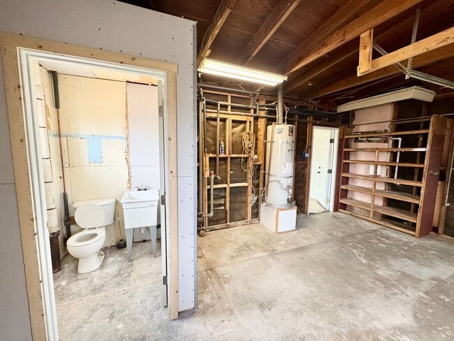 Building Photo - Newly Remodeled 3 bed 1 bath home!
