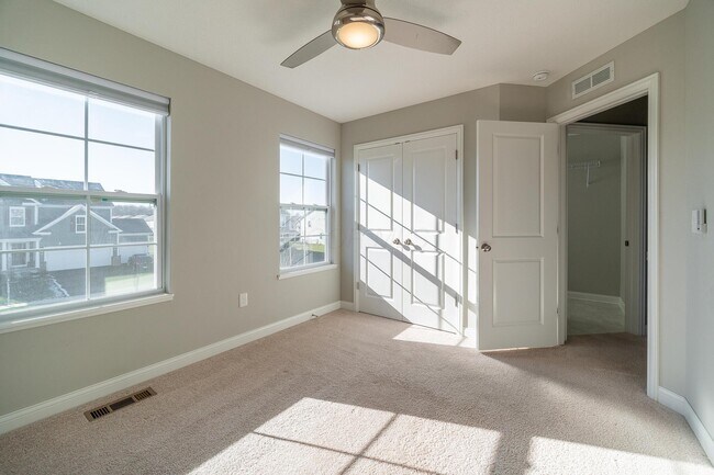 Building Photo - 4032 Stonehill Wy