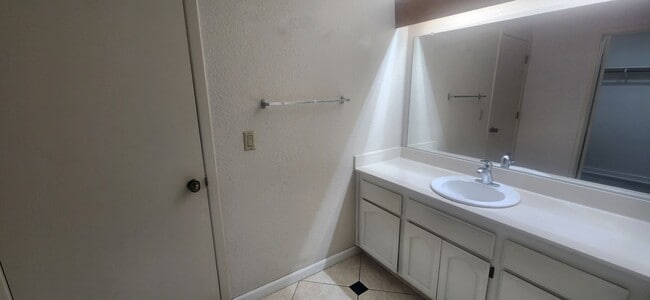 Building Photo - Wonderful 3 Bedroom Home in Greenhaven