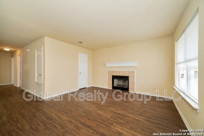 Building Photo - 1017 Schertz Pkwy