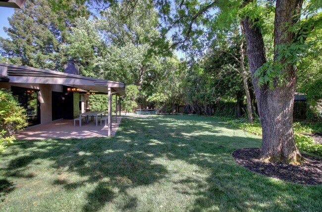 Building Photo - Elegant Fully Renovated 3/3 in Fair Oaks!