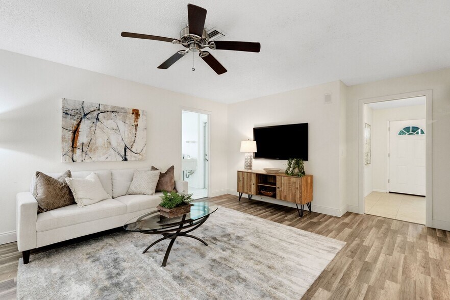 Building Photo - 1100 Pinellas Point Dr S