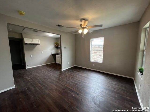 Building Photo - 111 Los Arboles