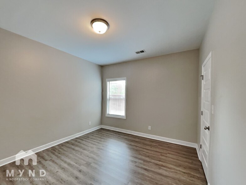 Building Photo - 214 Balota St
