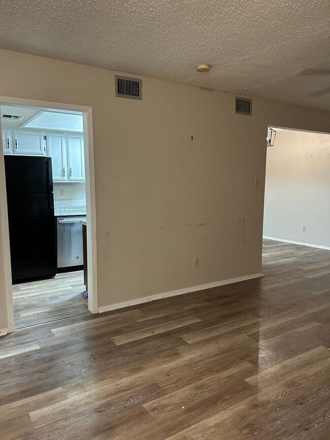 Building Photo - Charming 2 Bed, 1.5 Bath Townhouse in Lafayette!