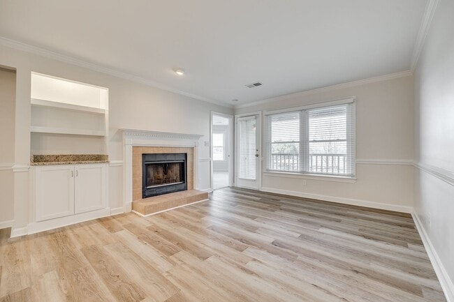 Building Photo - Charming 2 bed 2 bath condo with great water views in gated community in Charlotte on Lake Wylie!