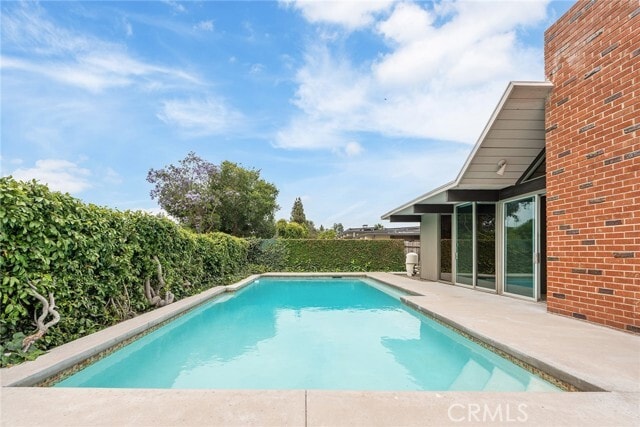 Building Photo - 5112 E Valencia Dr